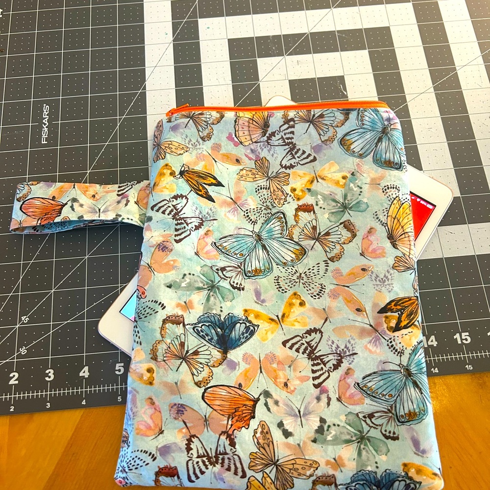 iPad fabric case to carry iPad . 100% Hand made